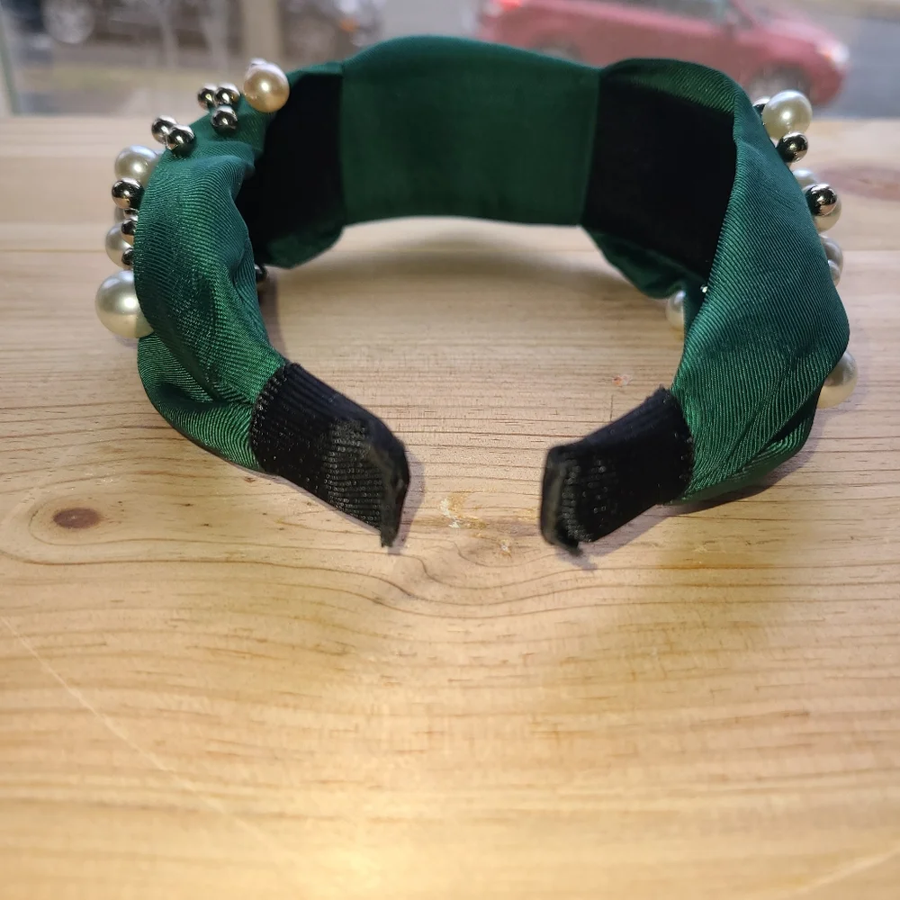 NWOT Dark Green Knotted Headband with Faux Pearl & Bead Embellishments ๐๐ฆช - Picture 9 of 13